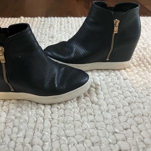 Via Spiga Wedge Black leather sneaker with gold zipper- size 8